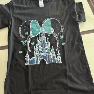 Source Unknown Black Tee with Castle and Bow Design